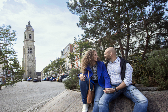 Couple devant le Beffroi de Cambrai